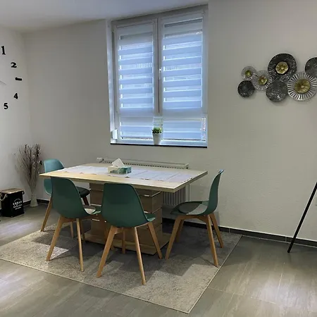 Maria's - Modernitaet Trifft Eleganz * 데틴겐안데에름스