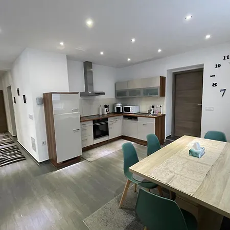 Maria's - Modernitaet Trifft Eleganz 데틴겐안데에름스