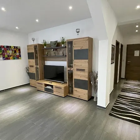 Maria's - Modernitaet Trifft Eleganz * 데틴겐안데에름스